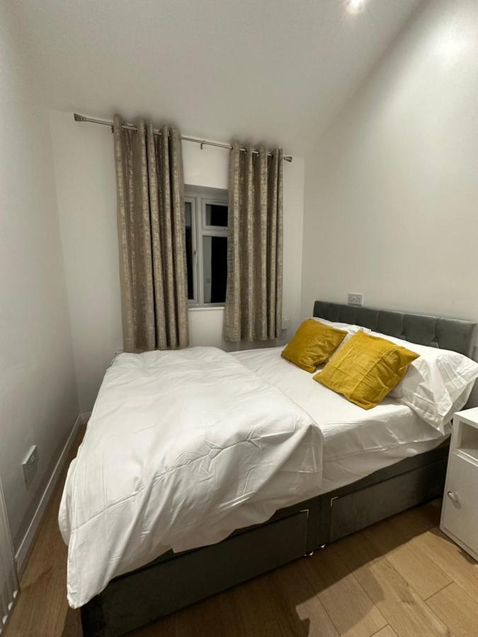 3Rd Studio Flat With Private Toilet And Bathroom Setup For Family Enjoyment 134 Keedonwood Road Бромли Экстерьер фото