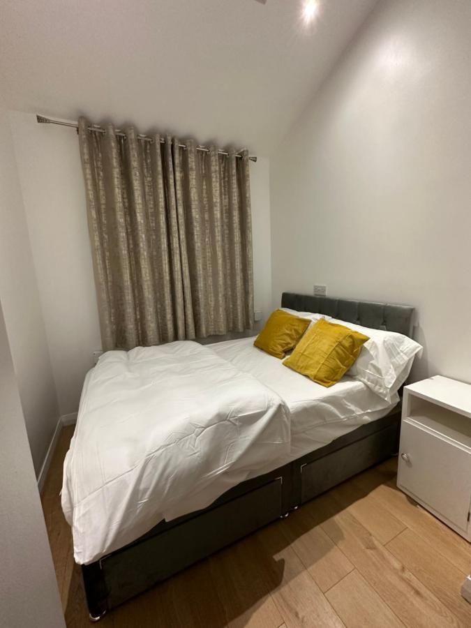 3Rd Studio Flat With Private Toilet And Bathroom Setup For Family Enjoyment 134 Keedonwood Road Бромли Экстерьер фото