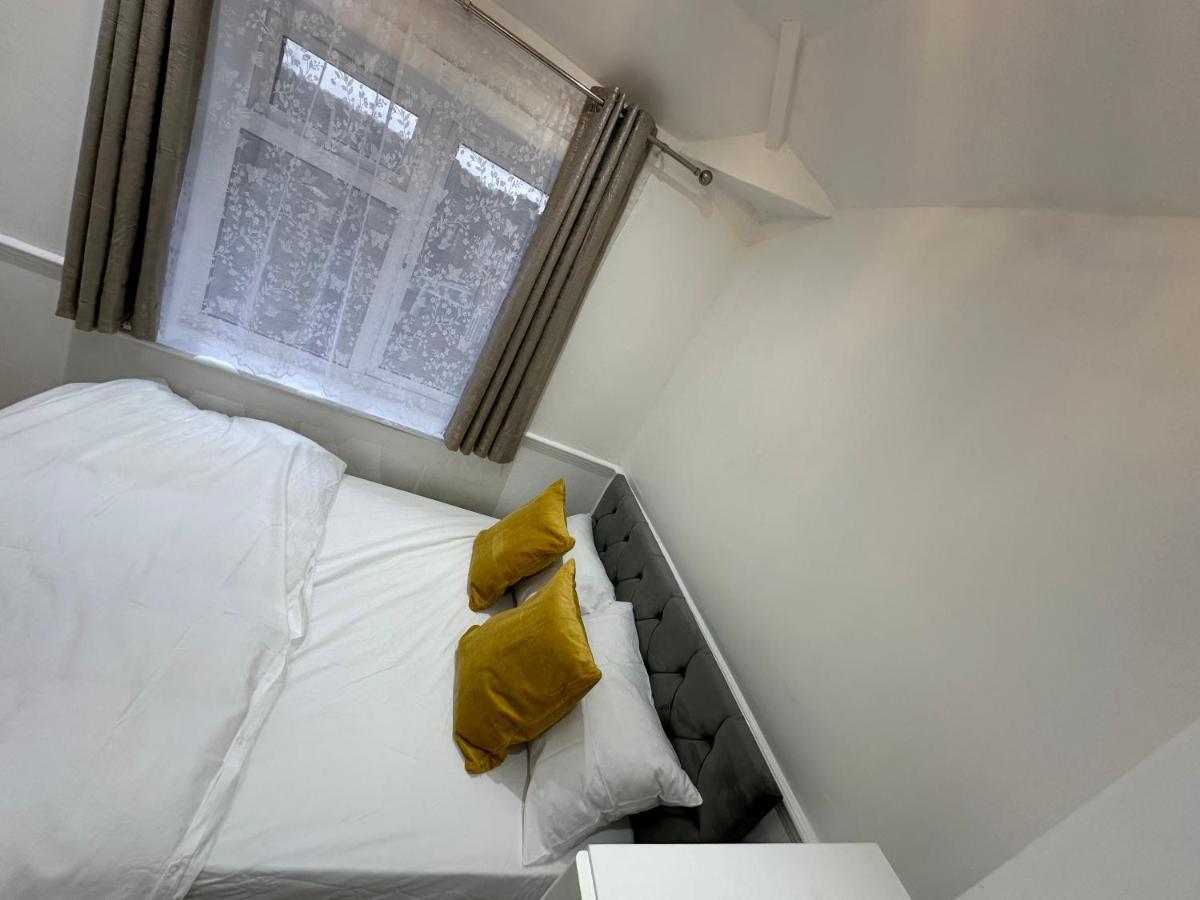 3Rd Studio Flat With Private Toilet And Bathroom Setup For Family Enjoyment 134 Keedonwood Road Бромли Экстерьер фото