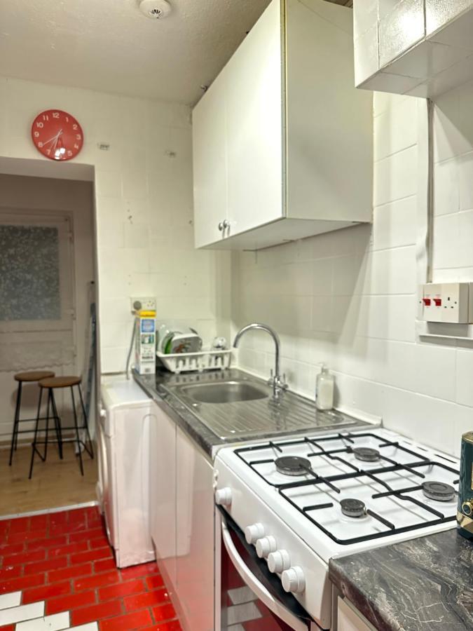 3Rd Studio Flat With Private Toilet And Bathroom Setup For Family Enjoyment 134 Keedonwood Road Бромли Экстерьер фото