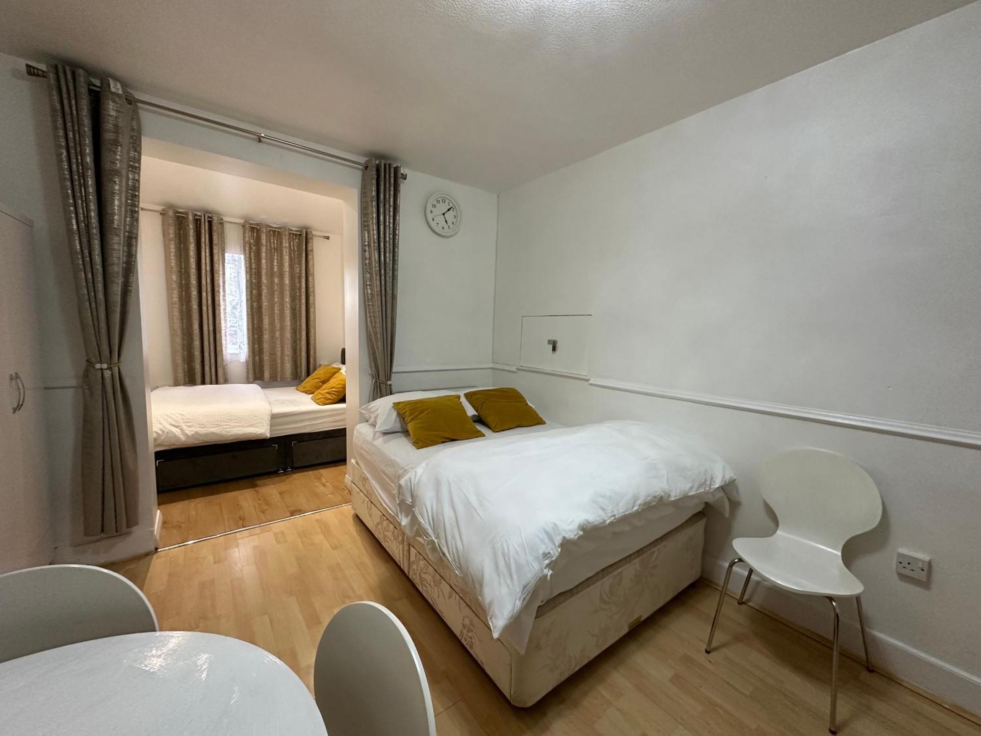 3Rd Studio Flat With Private Toilet And Bathroom Setup For Family Enjoyment 134 Keedonwood Road Бромли Экстерьер фото