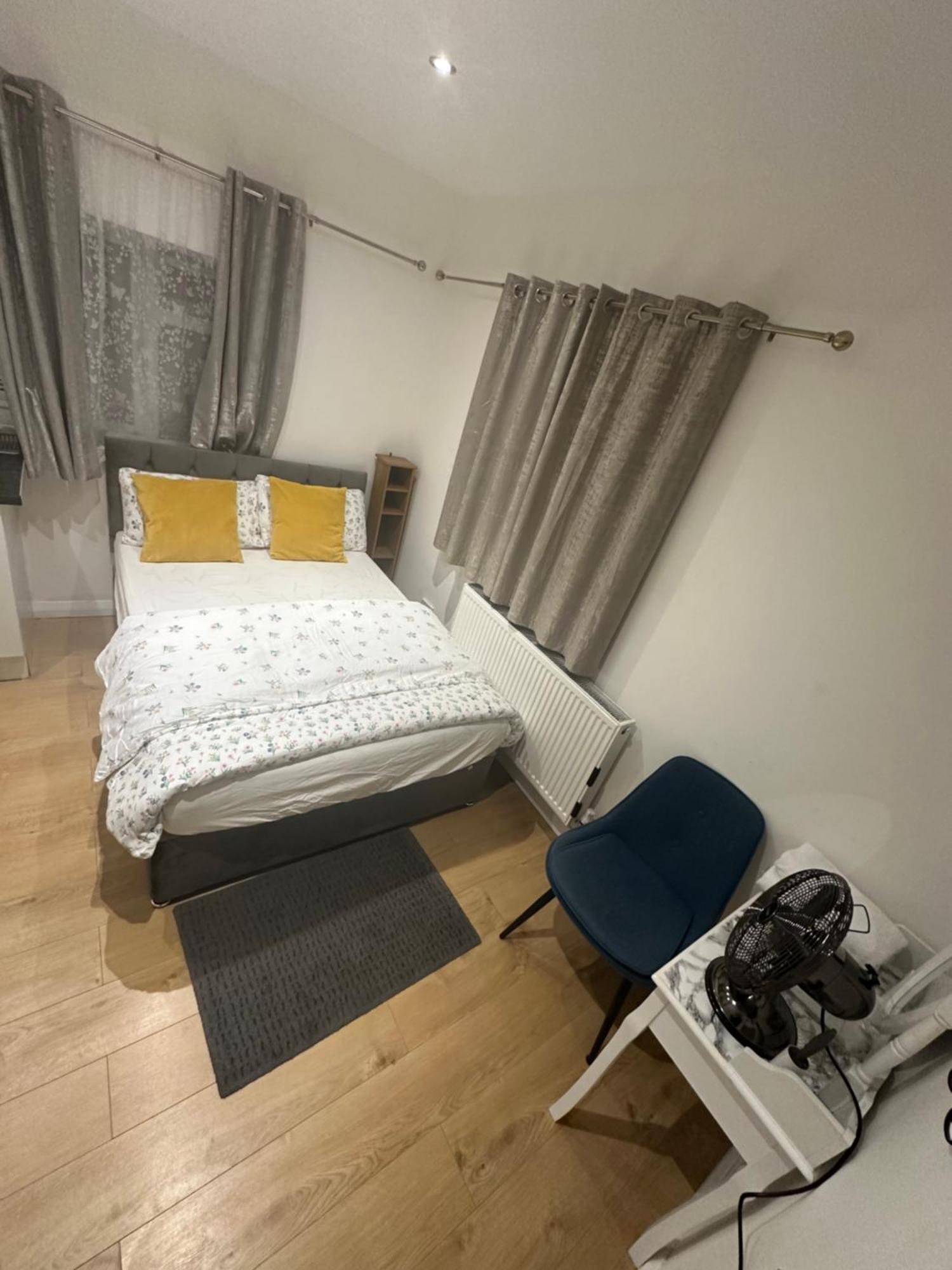 3Rd Studio Flat With Private Toilet And Bathroom Setup For Family Enjoyment 134 Keedonwood Road Бромли Экстерьер фото