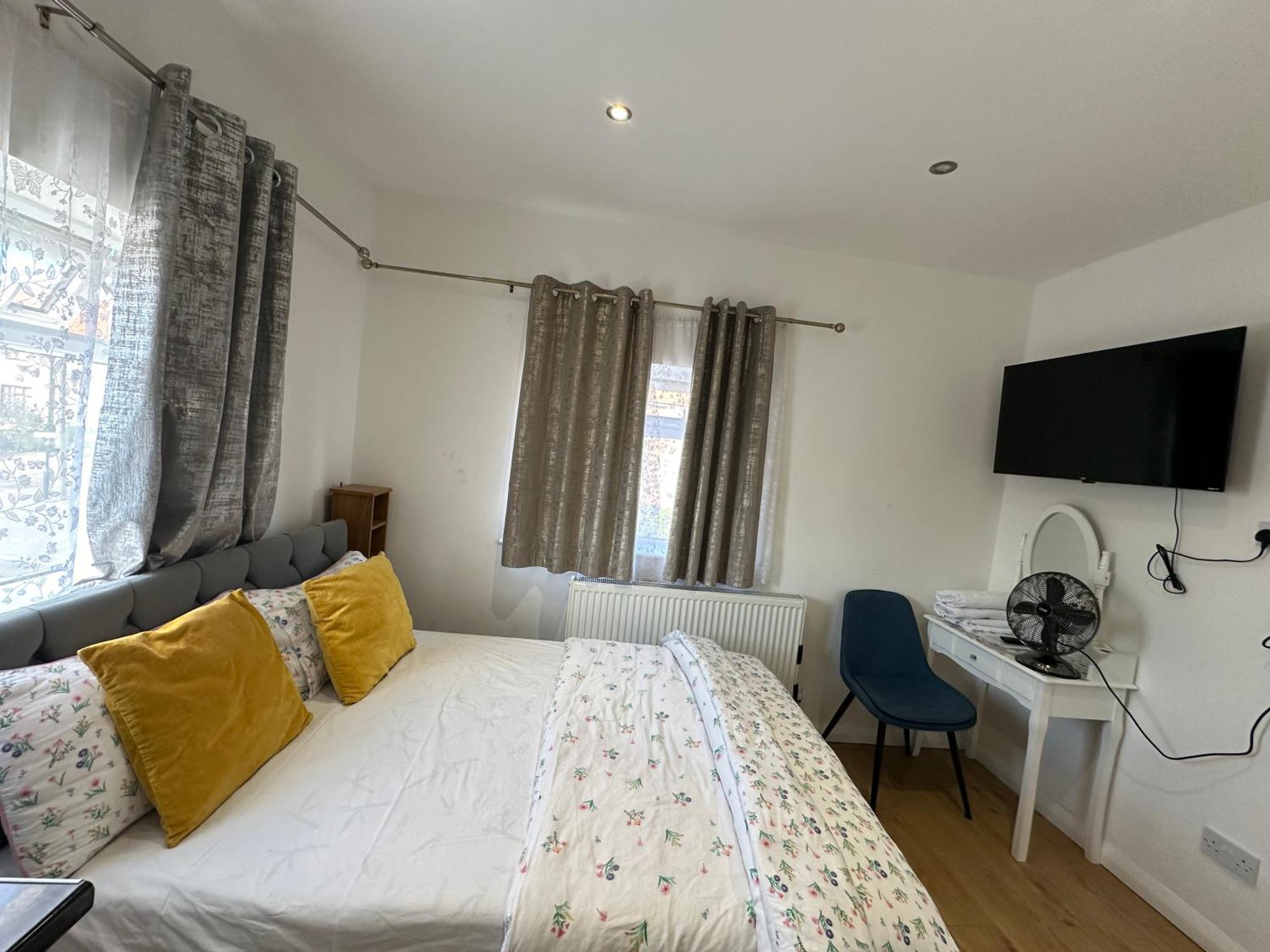 3Rd Studio Flat With Private Toilet And Bathroom Setup For Family Enjoyment 134 Keedonwood Road Бромли Экстерьер фото